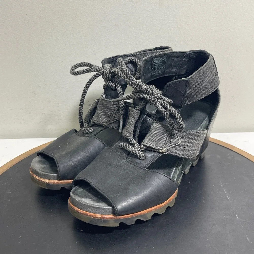 Sorel Joanie Lace Up Wedge Sandals Women Size 8 Peep Toe Black Charcoal Gorpcore